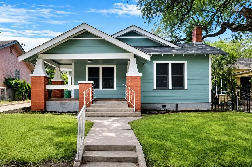 638 Avant Ave