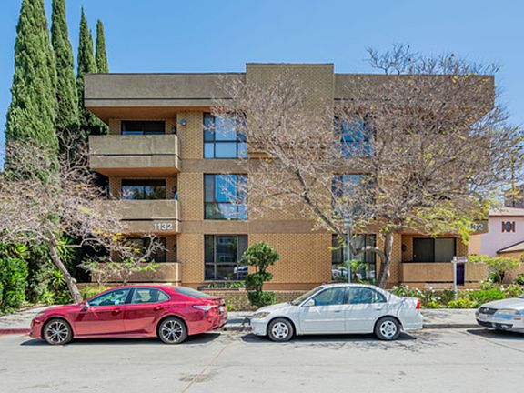 2nd image of 1132 S Doheny Dr APT 101