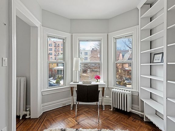 5th image of 867 E 21st St