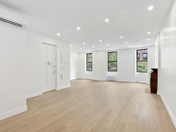 4th image of 114 E 71st St APT 3E