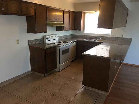 4th image of 2420 W Whitendale Ave