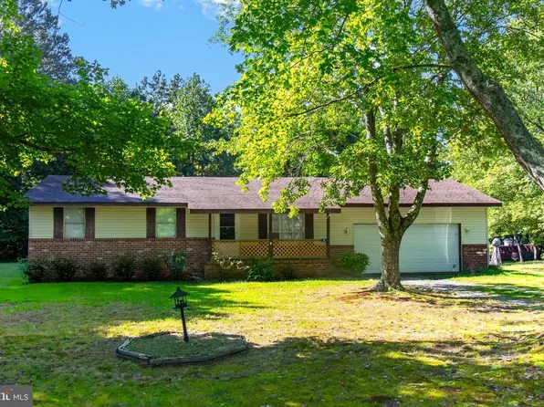16 Apache Trl, Kilmarnock, VA 22482