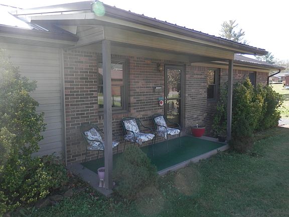 2nd image of 660 Oakwood Ave