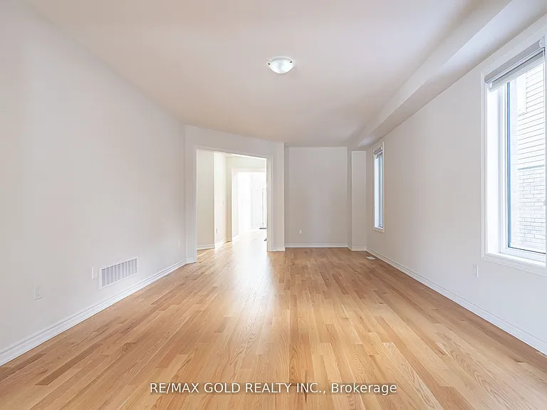 33 Gilham Way — Photo 10