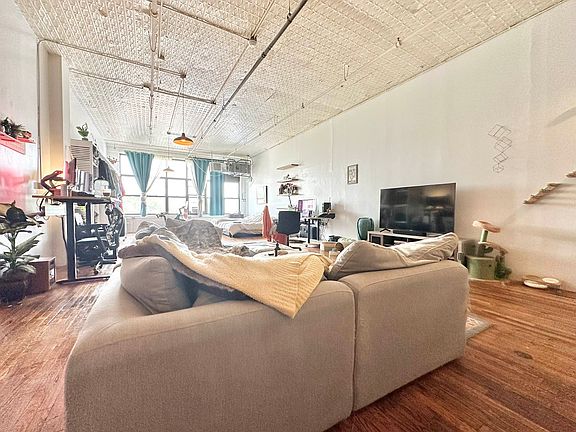 5th image of 255 McKibbin St #405