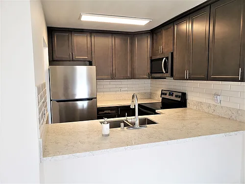 589 N Johnson Ave Photo 1