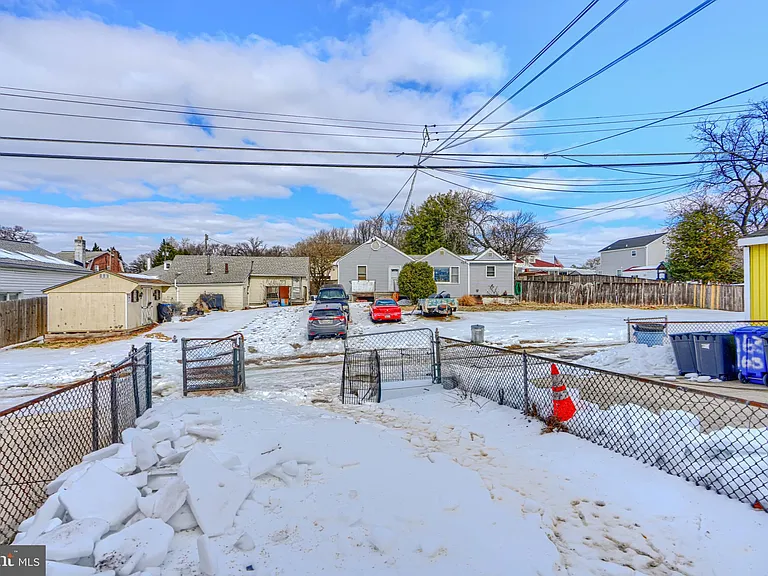 165 Hampshire Rd — Photo 35