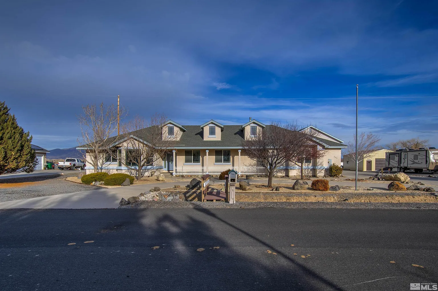 589 Saddle Horn Way photo 1