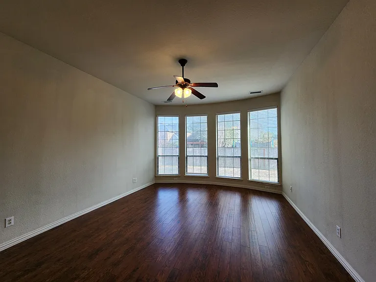 2818 Independence Dr — Photo 10