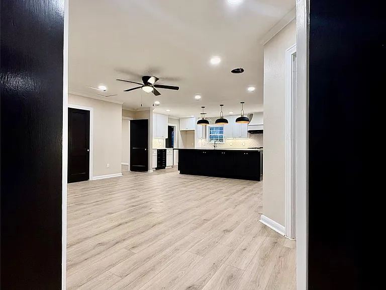 300 Dunnam Ave — Photo 10