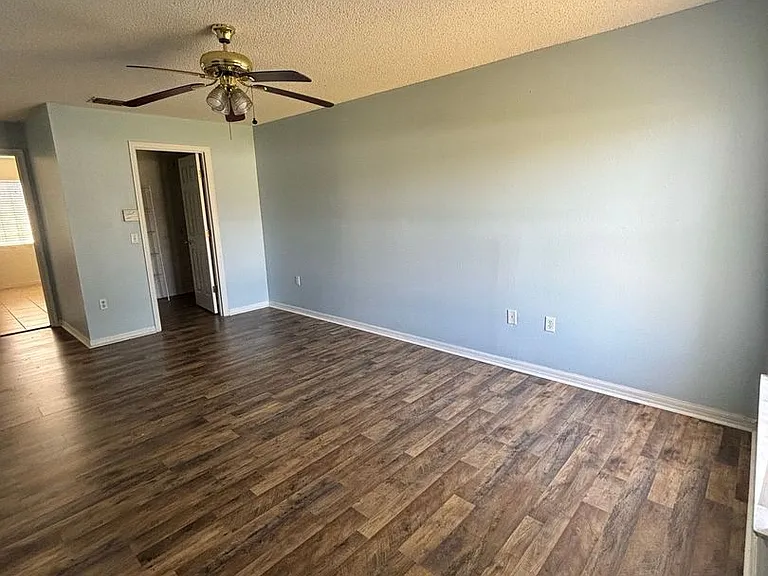 1001 Eiffel Ln — Photo 18