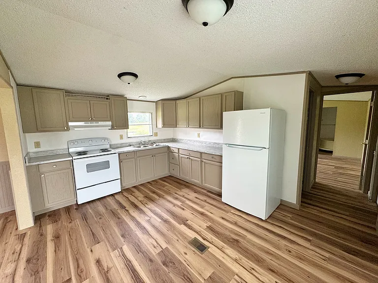 534 SE 650th Rd #5 — Photo 3
