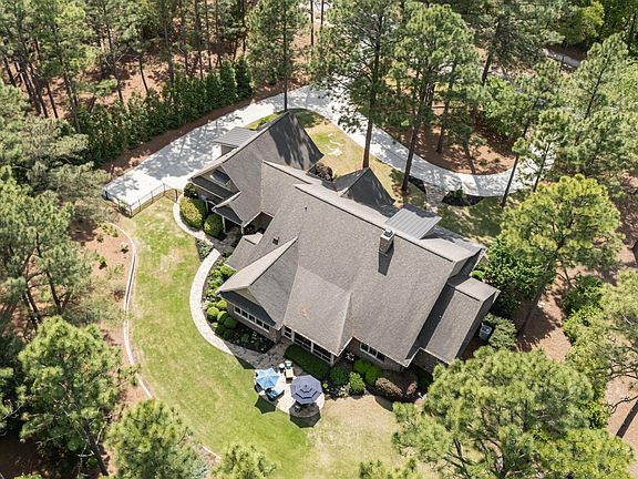 3rd image of 35 Quaker Ridge Road