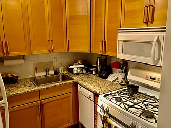 Rented by R New York