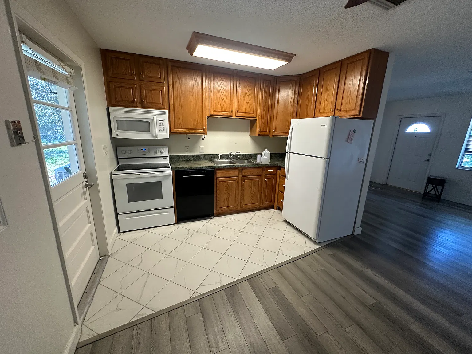 2 bed, 925 sqft, $1,795 — Photo 2