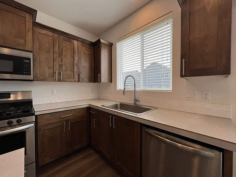 2095 S Heather St — Photo 12