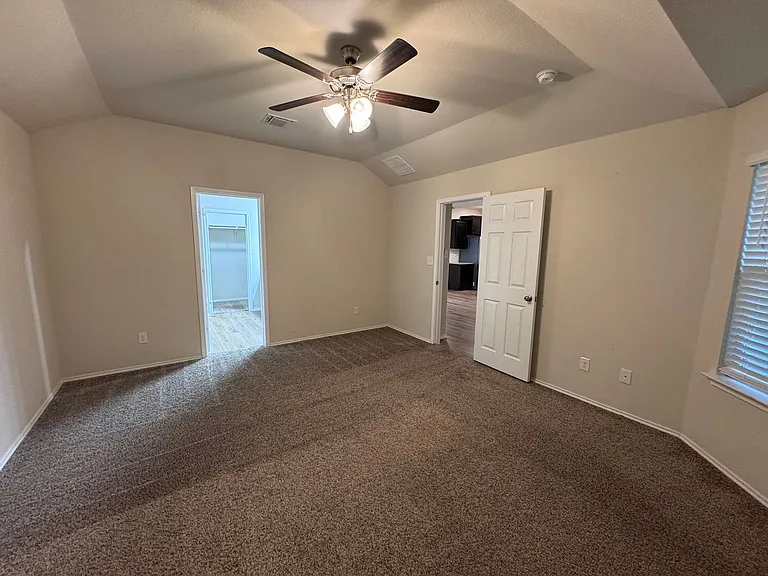 1812 Bee Creek Loop — Photo 15