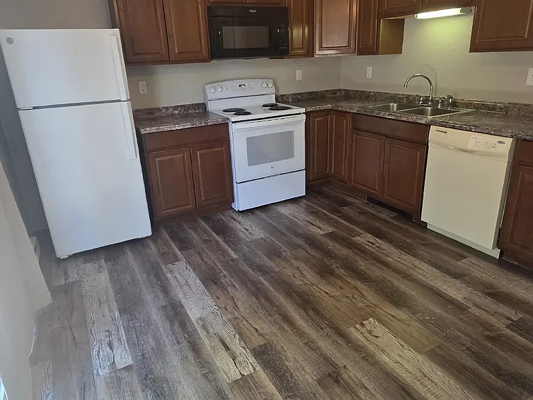 1162 Darby St — Photo 15