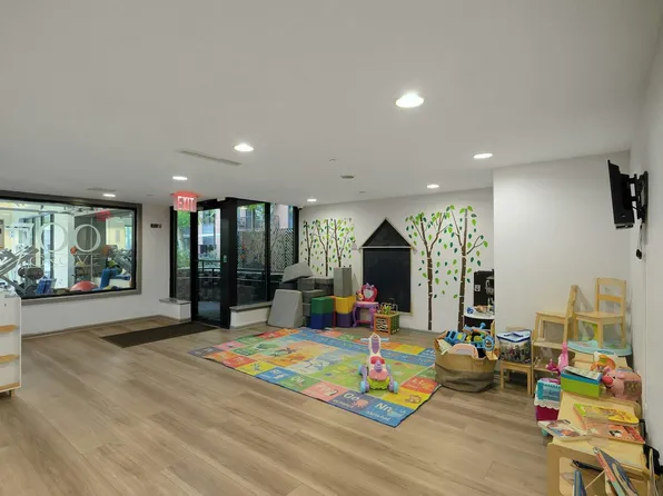 700 Grove Street image 28 of 39