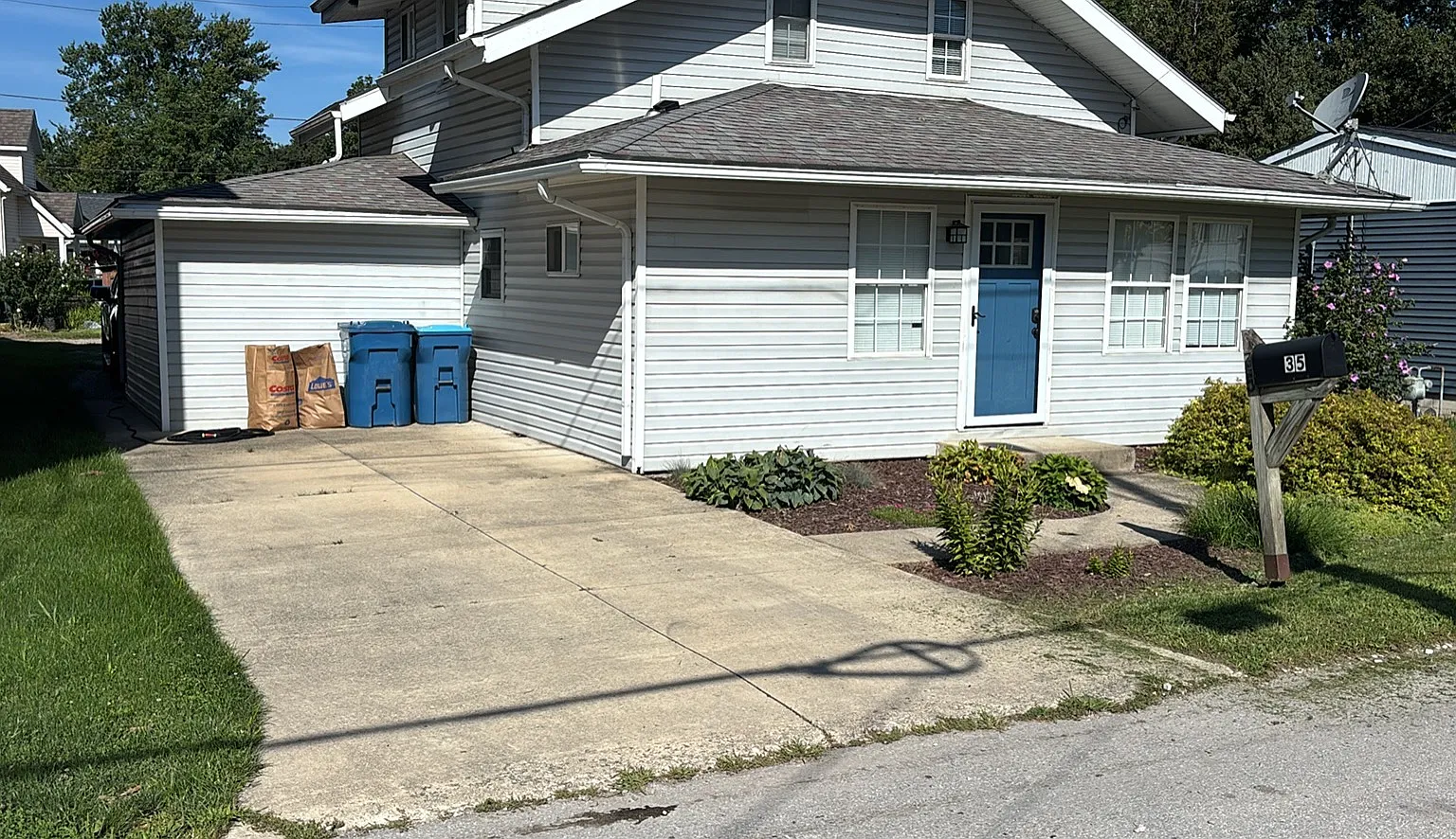 3 bed, 1320 sqft, $2,229 — Photo 2
