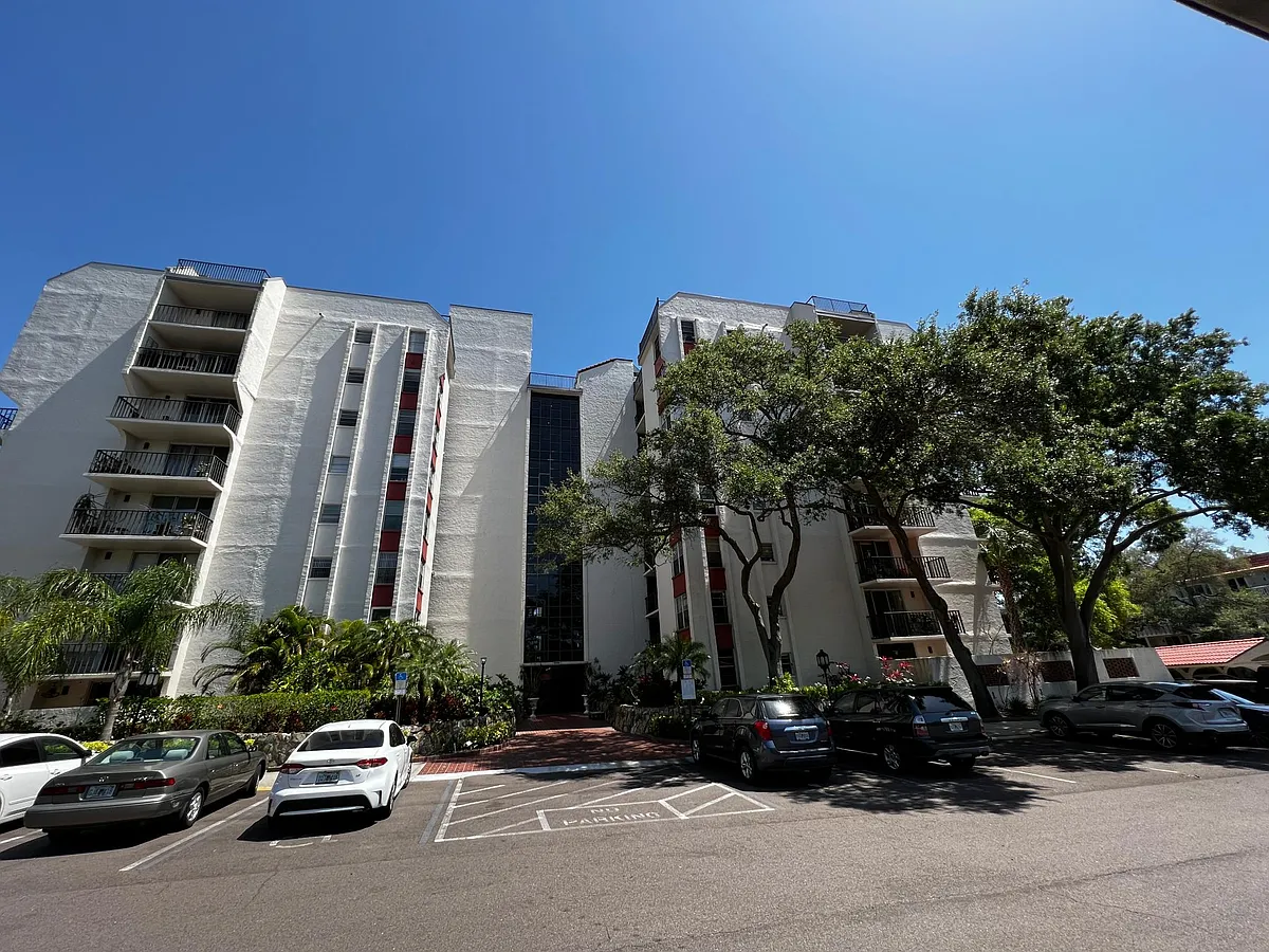 Building Photo - 2699 Seville Blvd #609