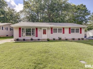 221 S 4th St, Riverton, IL