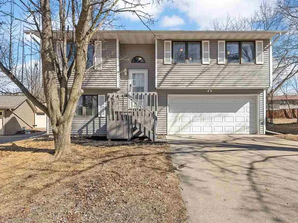 1174 Briar Dr, Iowa City, IA 52240