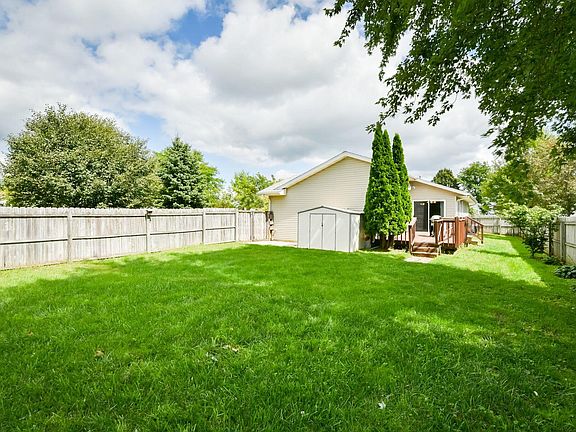 4th image of 411 Foxtail Dr