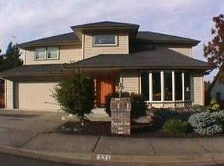 571 Cascade Dr, Springfield, OR 97478