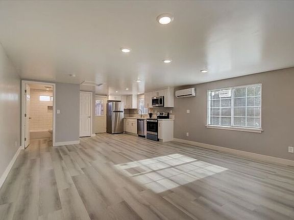 5th image of 3326 Branch St