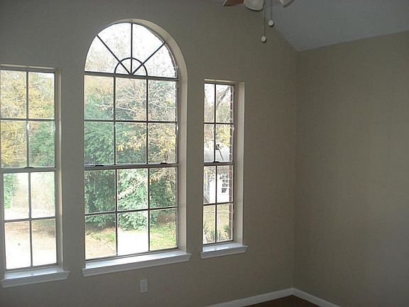 4th image of 3207 Broken Bough Dr