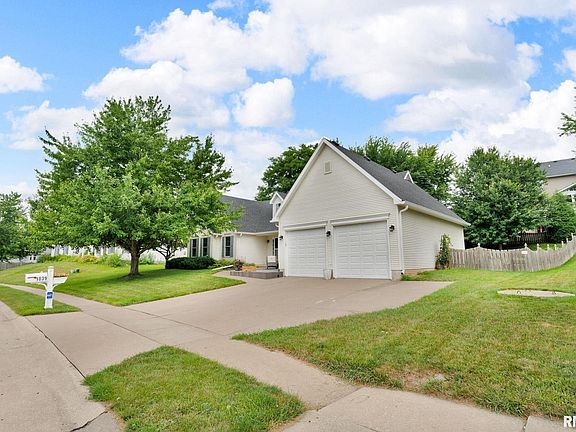 2nd image of 1039 Bluff Ln
