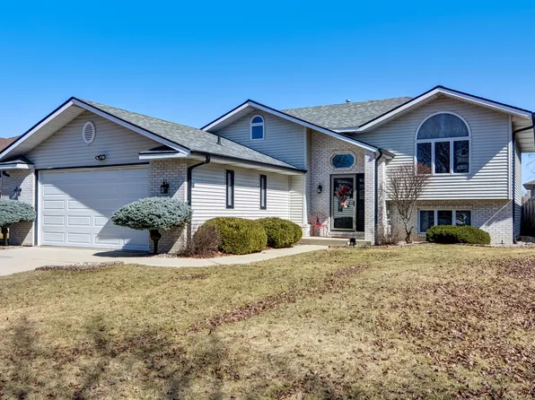 1342 Corning Dr, Crown Point, IN 46307