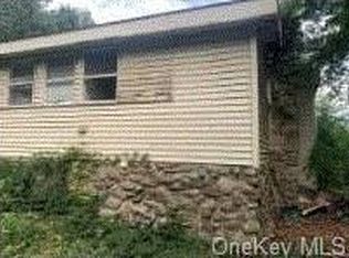 18 Oakwood Trl S, Monroe, NY 10950