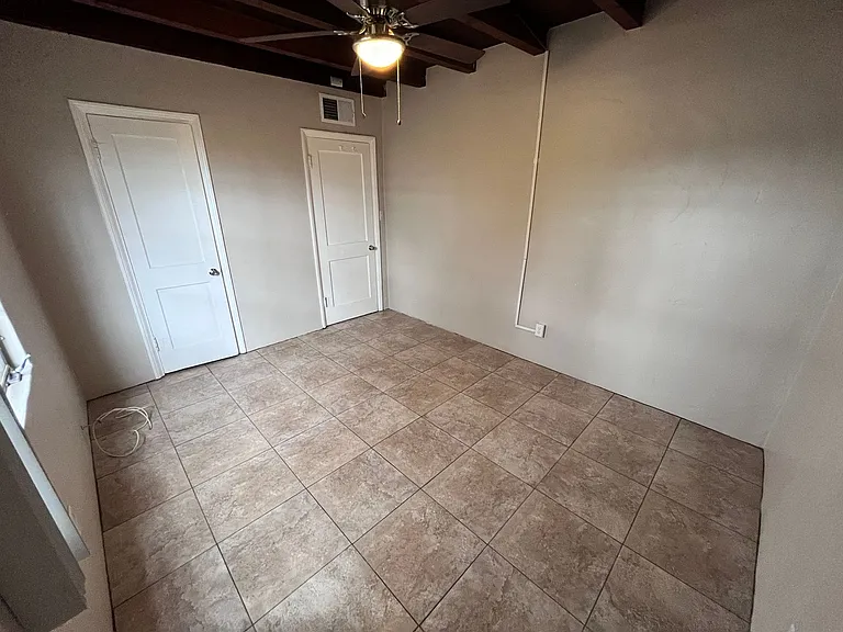 2620 N Stone Ave — Photo 13