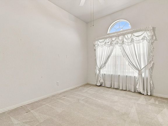 4th image of 2806 Warwick Dr
