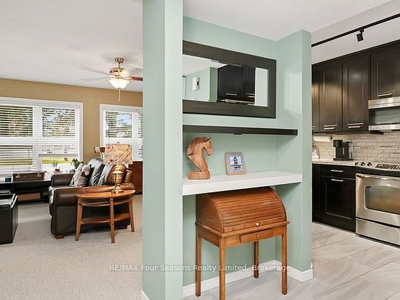 4th image of 810 Suncrest Cir