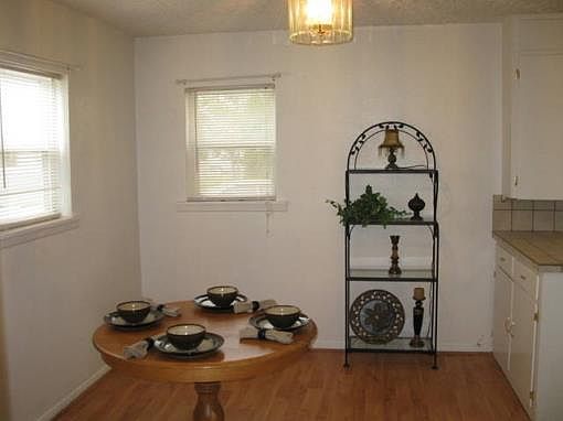 5th image of 1614 S Globe Ave