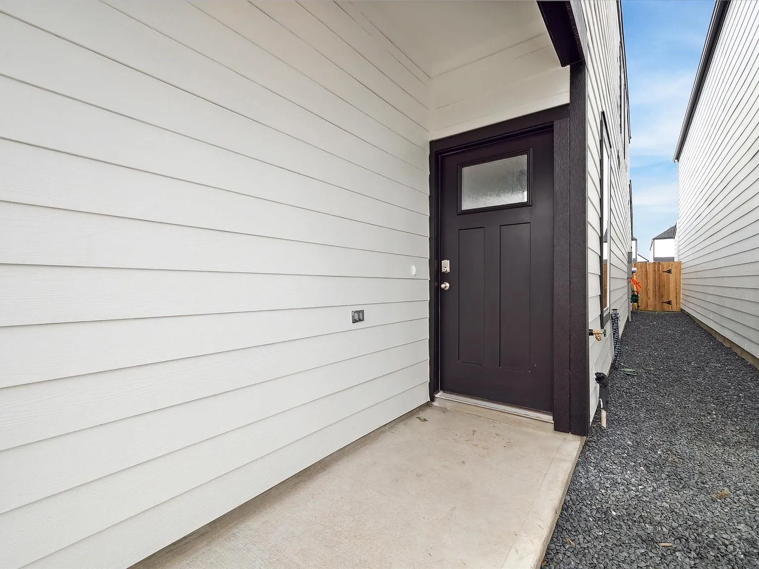 3 bed, 2.5 bath, 1820 sqft, $2,350 — Photo 2