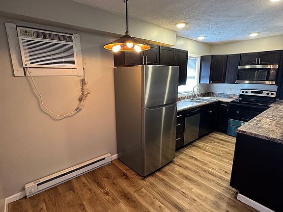 3rd image of 17-23.5 S Leonard St #235