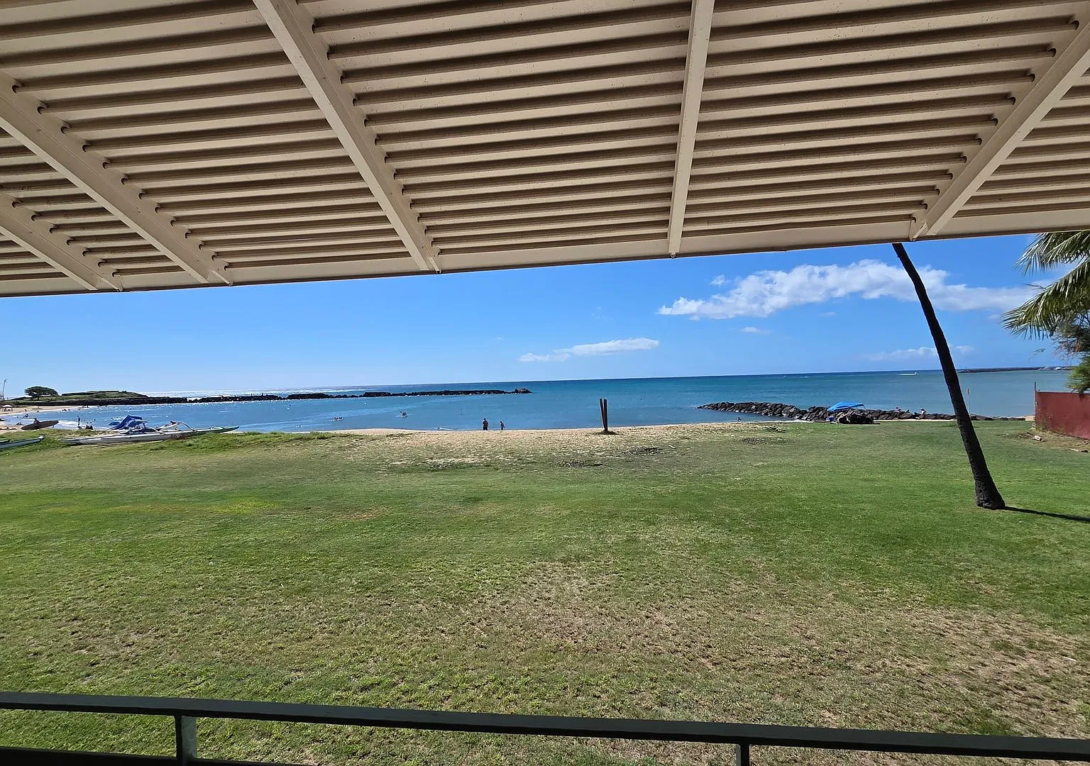 Beach Front Studio - Pokai Bay Beach Cabanas — Photo 1