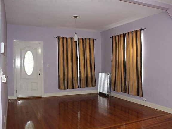 4th image of 928 E 241st St