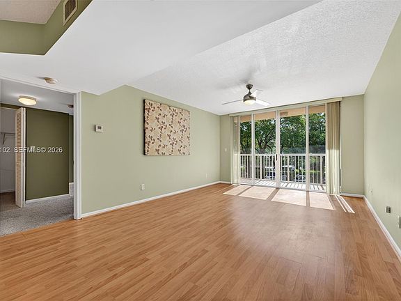 4th image of 619 E Sheridan St APT 203