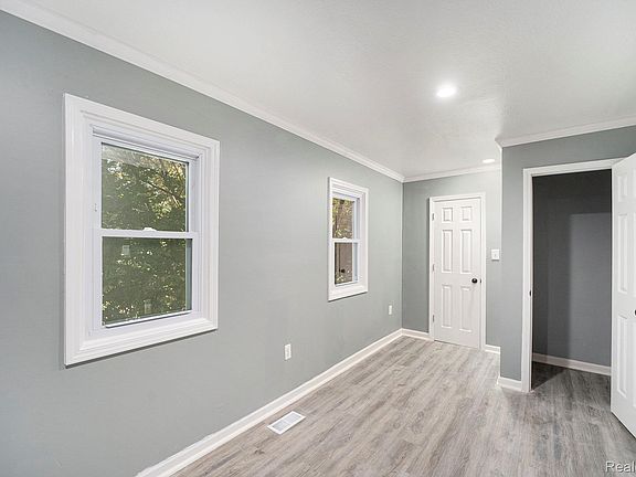 5th image of 1290 Hunter Rd