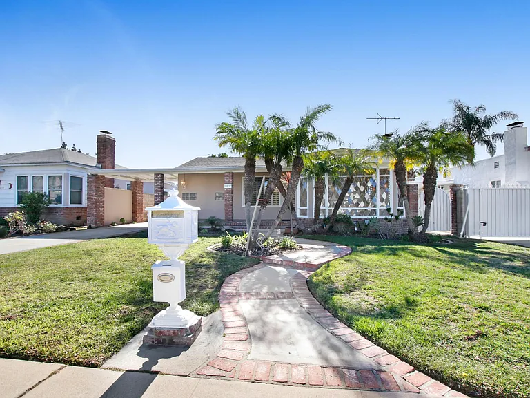 10832 Huston St — Photo 3
