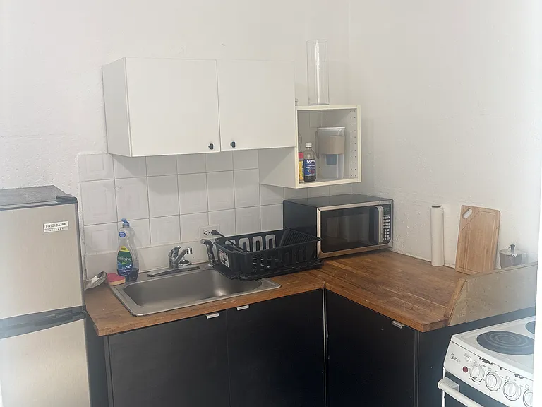 724 Calle Cerra #B7 — Photo 3