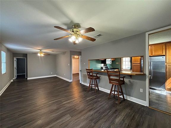 4th image of 362 West Ave