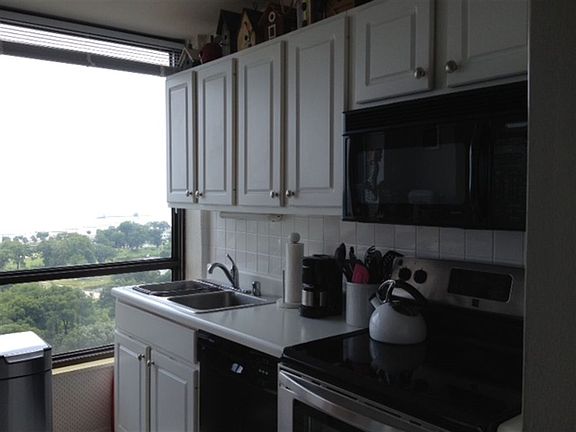 5th image of 2020 N Lincoln Park W APT 18F