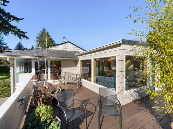 1198 Winsor Ave, North Bend, OR 97459