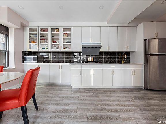 4th image of 13605 Sanford Avenue #4Q